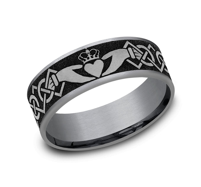 Claddagh ring in gold tone with green gemstone
